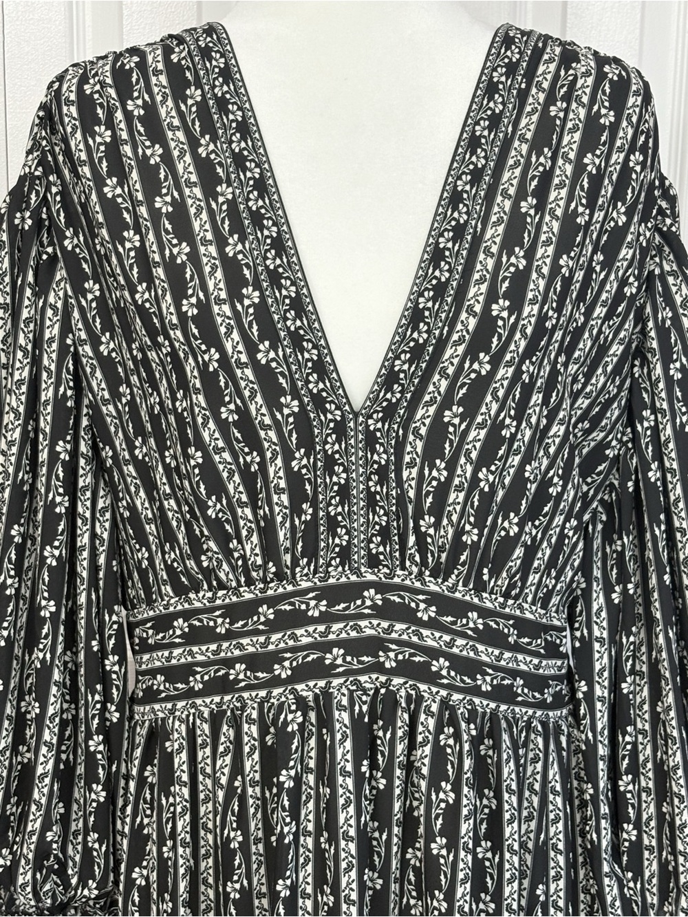 Max Studio London Black & White Print Sheer V-Neck Puff Sleeve Maxi Dress - Picture 2 of 16